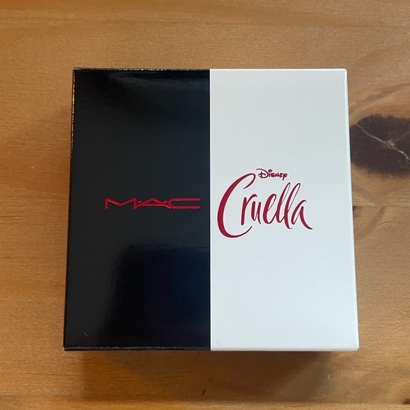 MAC Disney’s Cruella Powder Blush Duo Compact Cruel-La Intentions - Picture 2 of 7